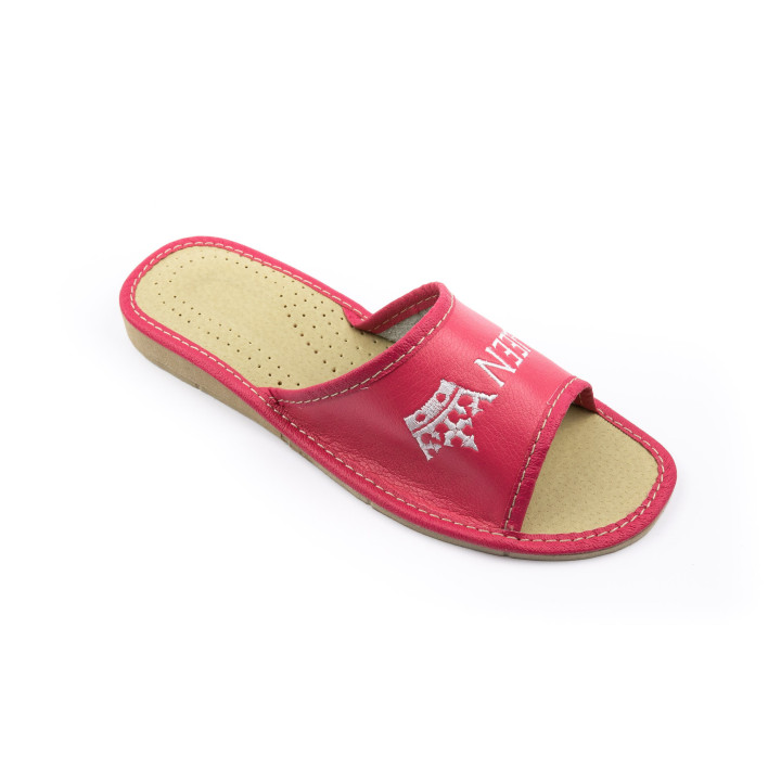 Damenschuhe, rosa Hausschuhe mit der Aufschrift „QUEEN“