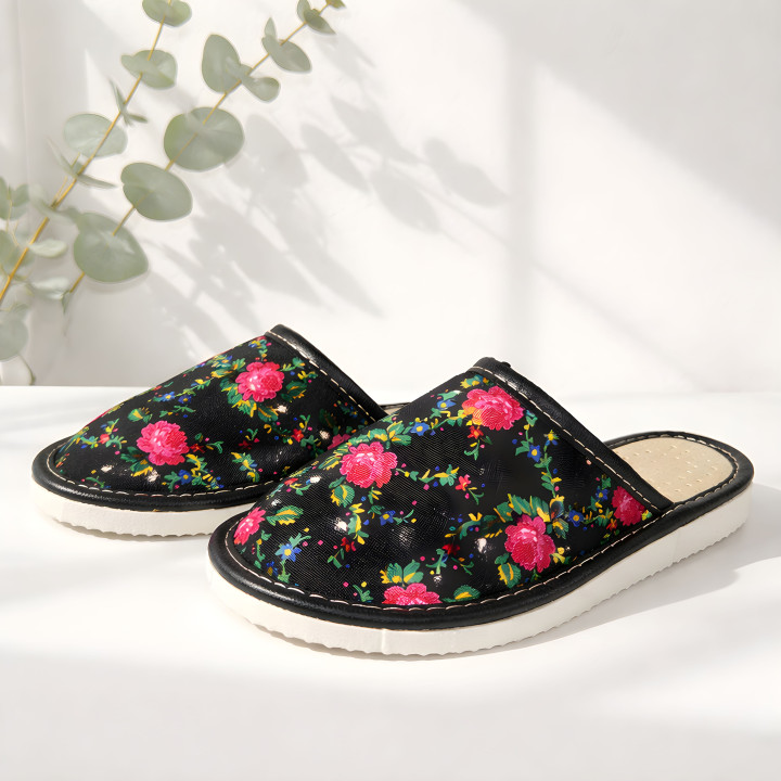 Schwarze regionale Damenschuhe, geschlossene Hausschuhe aus Zakopane