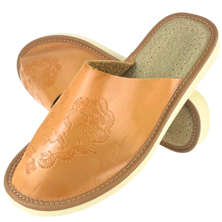 Geschlossene Damenschuhe in natürlichem Braun