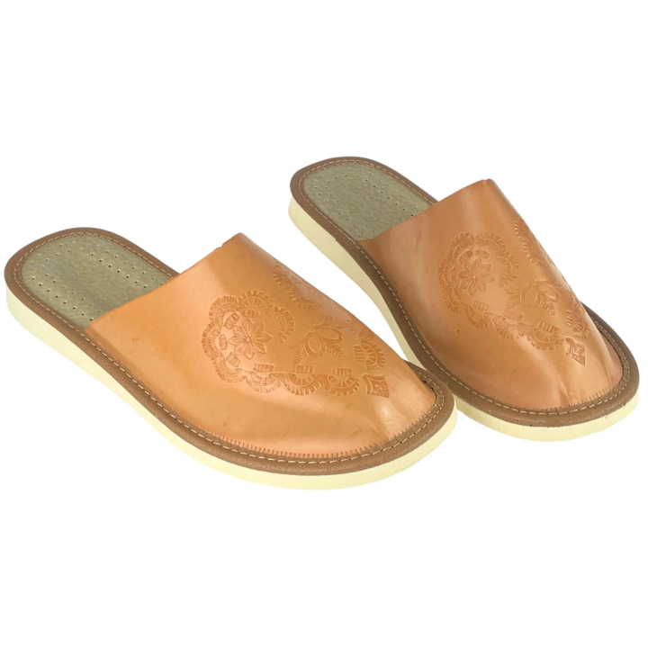 Geschlossene Damenschuhe in natürlichem Braun