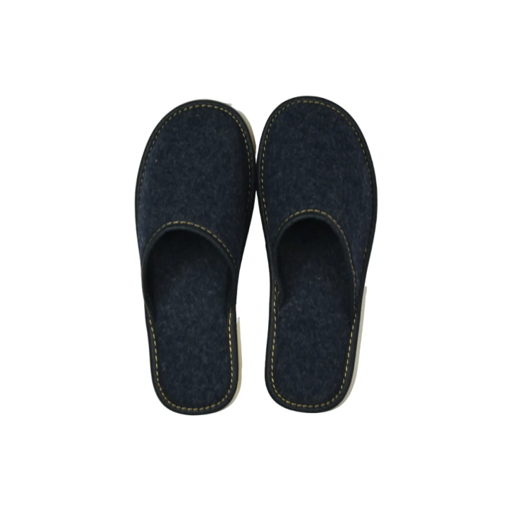 Geschlossene Damenslipper aus Naturfilz, Slipper aus 100 % Wolle