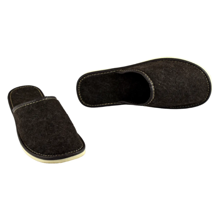 Geschlossene Filzpantoffeln für Damen aus natürlichen Materialien