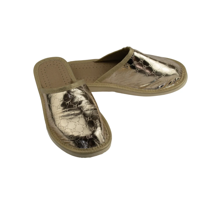 Geschlossene goldene Damenschuhe mit einem beliebten Luxus-Motiv