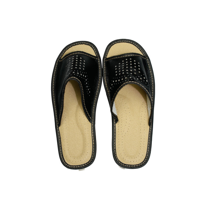 „Korona“ – schwarze offene Herrenschuhe, profilierte Herrenslipper