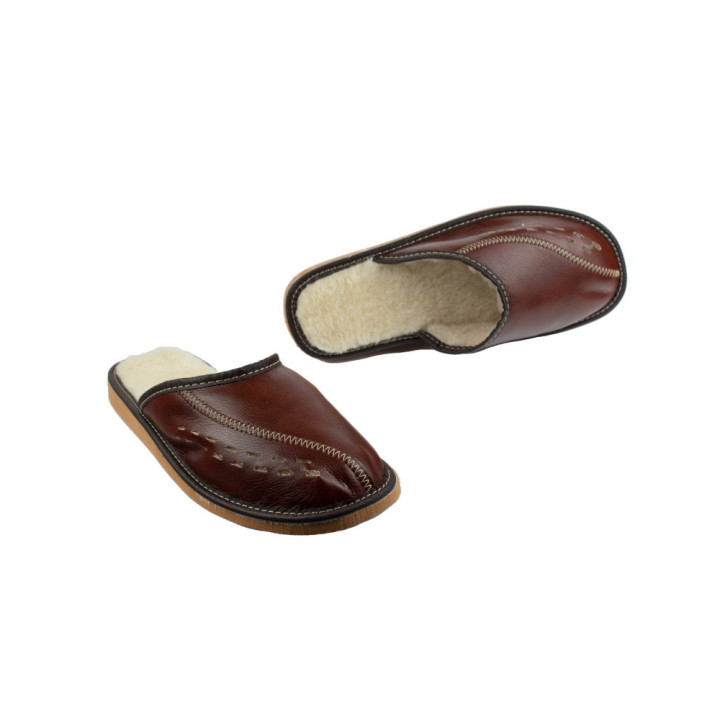 Geschlossene, dunkelbraune, gefütterte Herrenslipper, Herrenslipper mit Fellbesatz
