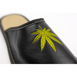 Lustige Herrenslipper, schwarze Hausschuhe „Zioło“