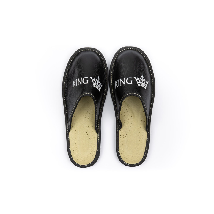Schwarze Herrenslipper mit der Aufschrift „King“ – Hausschuhe für Herren