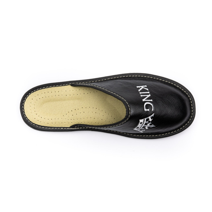 Schwarze Herrenslipper mit der Aufschrift „King“ – Hausschuhe für Herren
