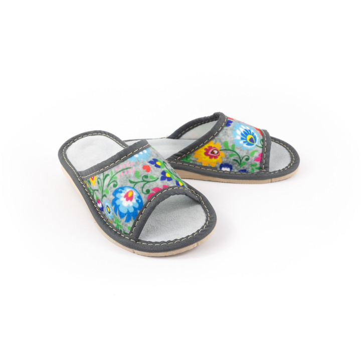 Kinderslipper mit Łowicz-Muster, Hausschuhe aus Leder im Łowicz-Stil