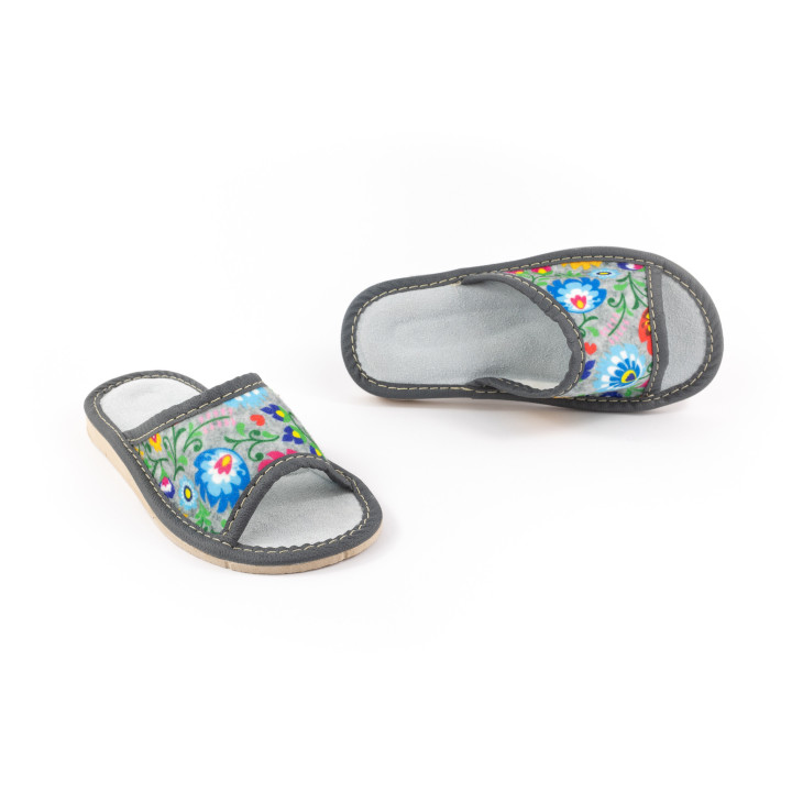 Kinderslipper mit Łowicz-Muster, Hausschuhe aus Leder im Łowicz-Stil