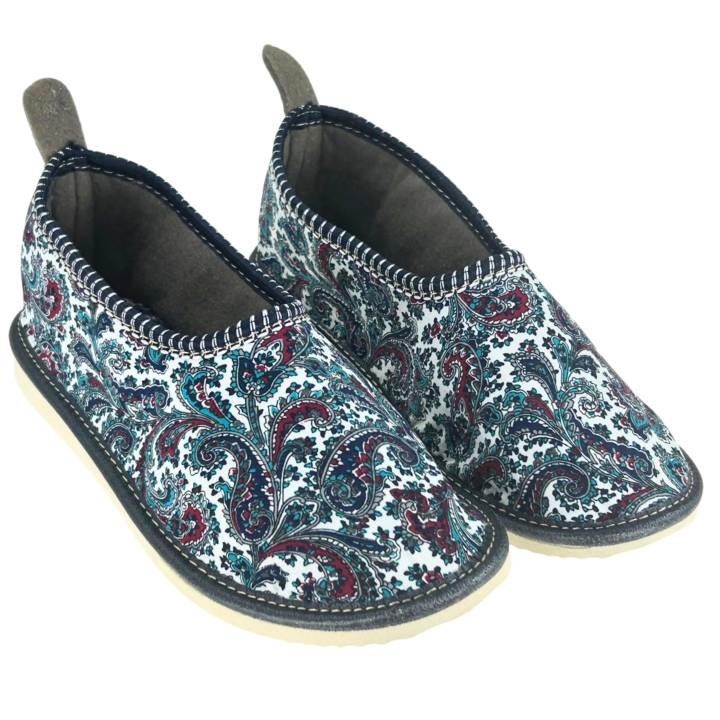 Damenhausschuhe mit Fersenstütze – bequeme Damenschuhe für zu Hause