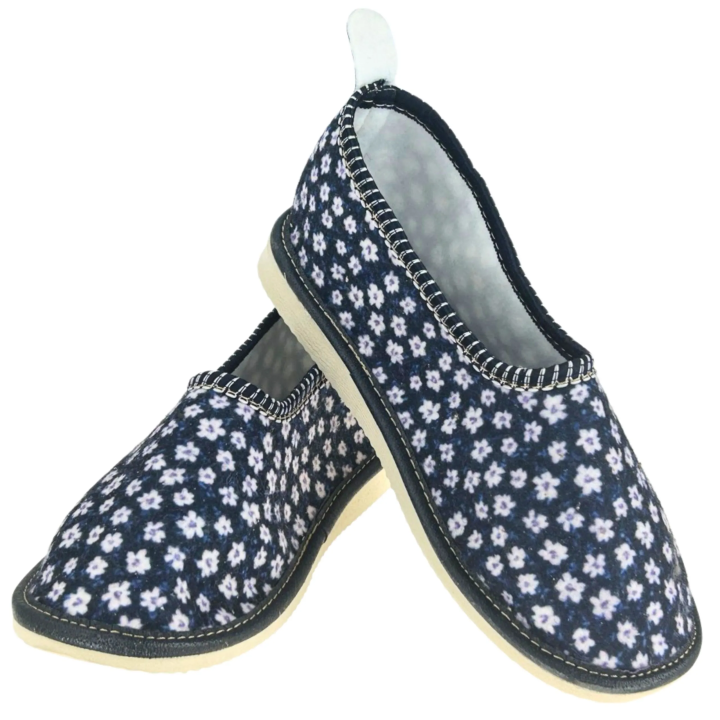 Damenschuhe mit Absatz – Hausschuhe mit Blumenmuster