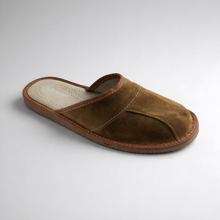 Karamellfarbene Herrenslipper aus weichem Velours – bequeme und stilvolle Hausschuhe