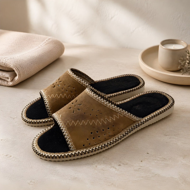 Karamellfarbene Damenslipper aus Velours, leicht und bequem