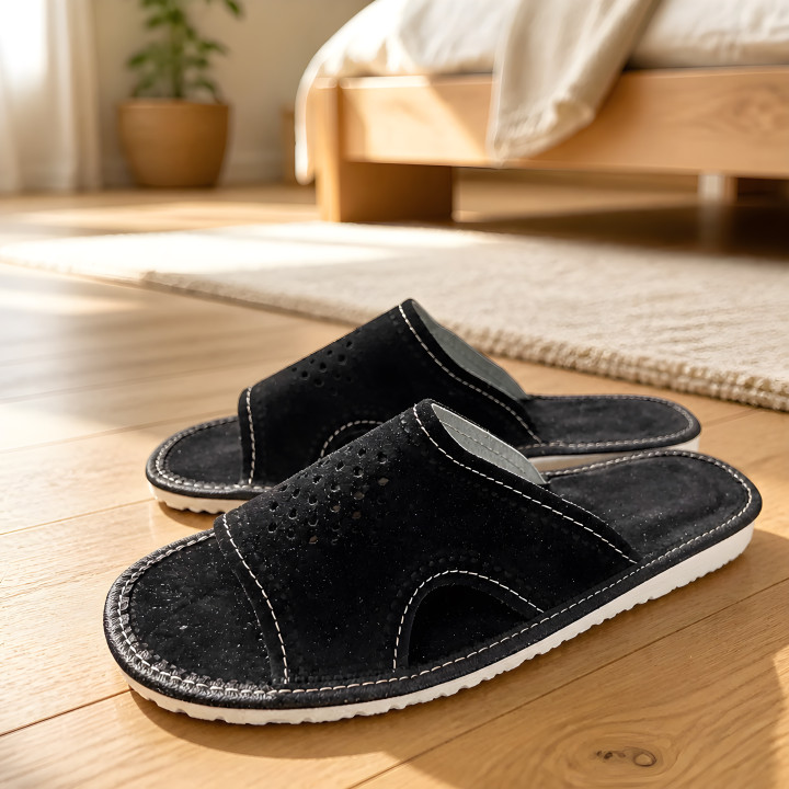 Schwarze Herren-Slipper aus Velours – Komfort und klassischer Stil